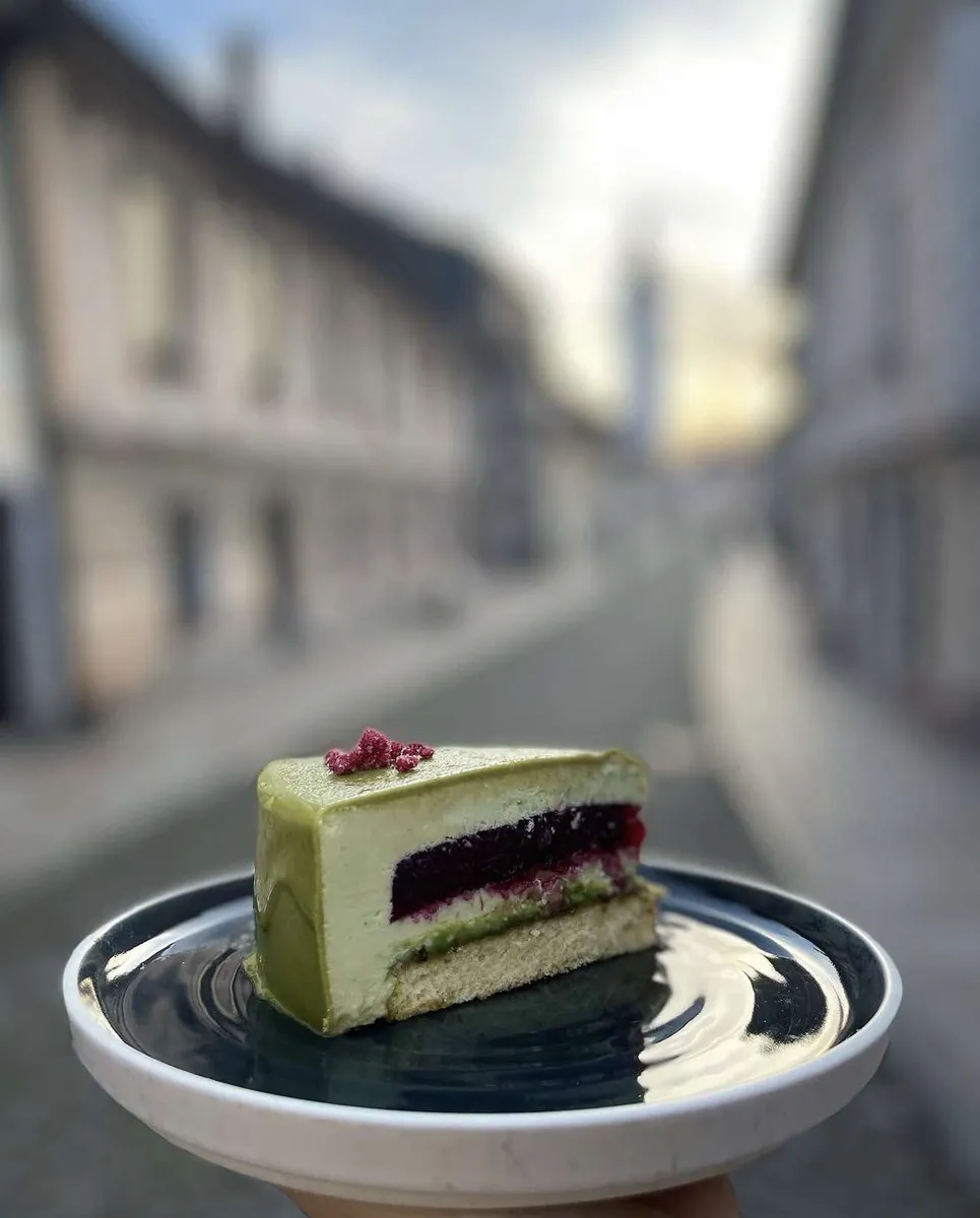 Pistacijeva rezina na kamniški ulici